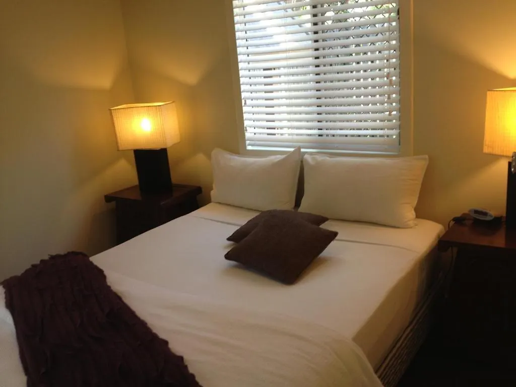 Coconut Palms On The Bay Aparthotel Hervey Bay 3*,