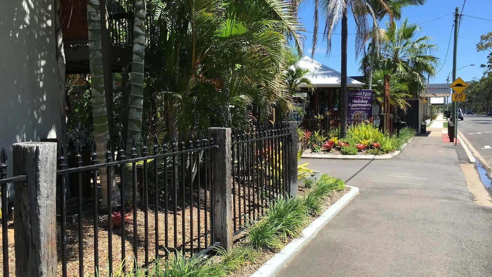Coconut Palms On The Bay Aparthotel Hervey Bay Australia