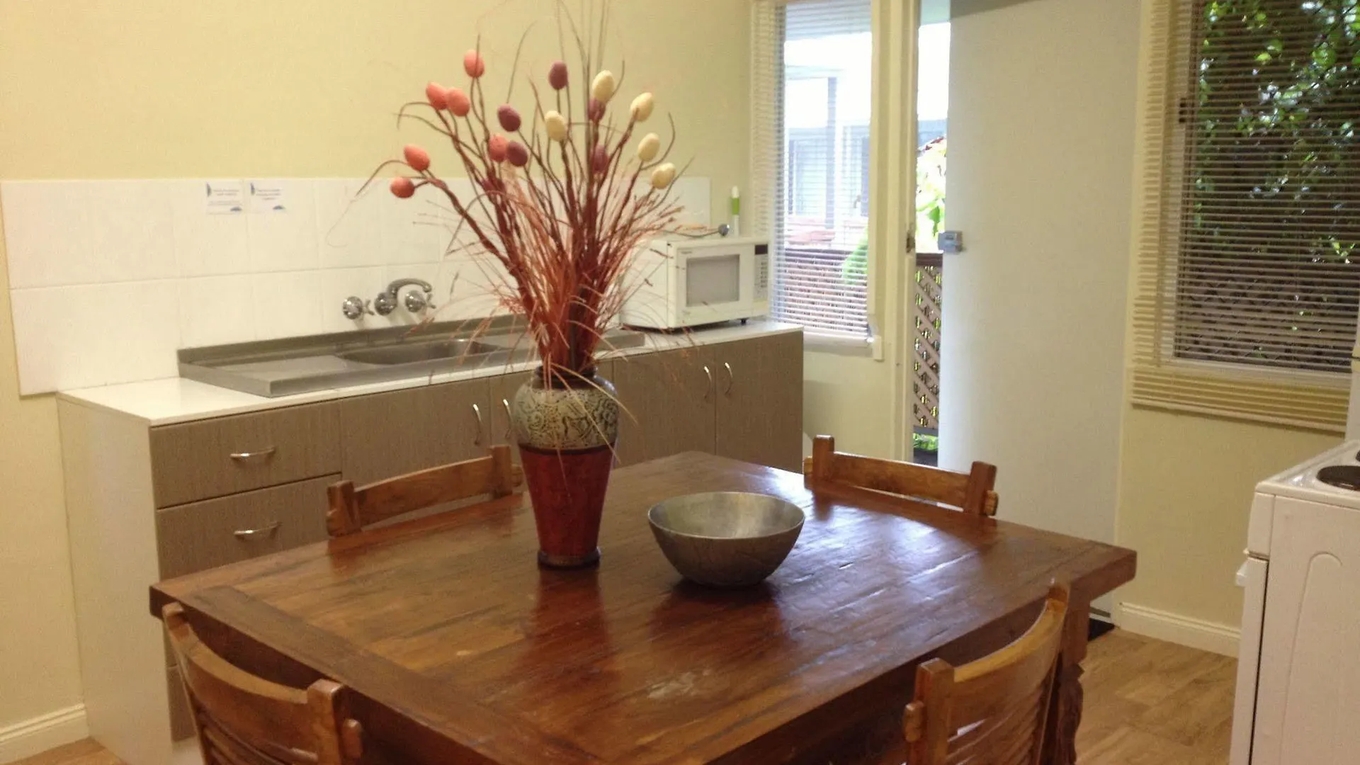 Coconut Palms On The Bay Aparthotel Hervey Bay